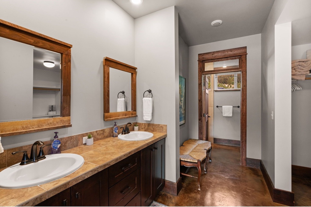 Primary Bedroom En-Suite Full Bath