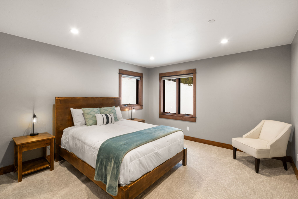 Guest Bedroom 2 with Queen Bed (third floor)