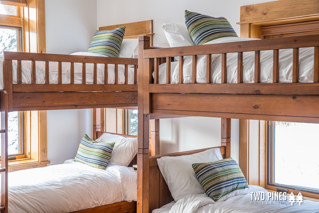 4 Twin Beds in Bunkroom