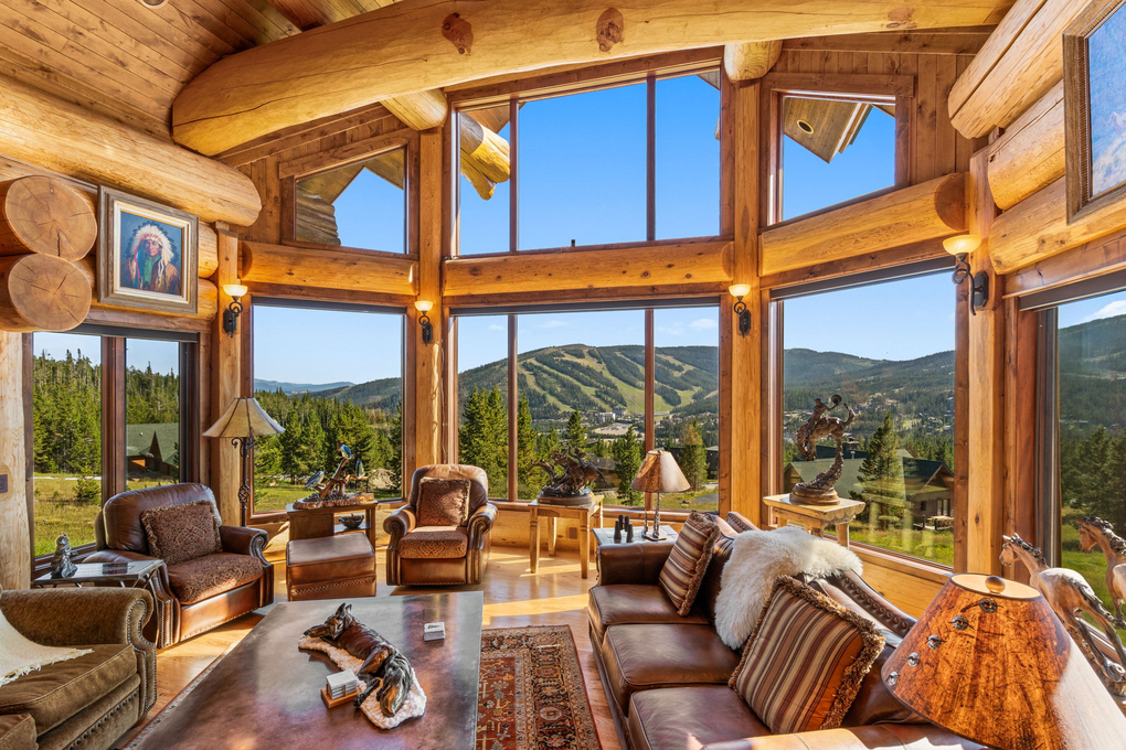 Spacious Living Room
