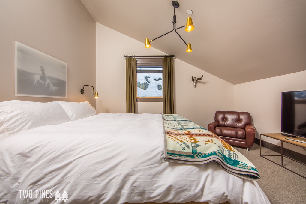 2nd Guest Bedroom with King Bed and TV