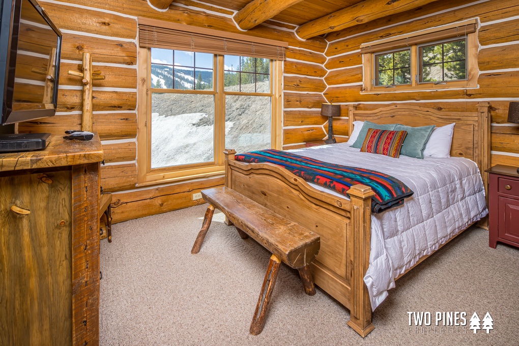 Guest Bedroom with Queen Bed