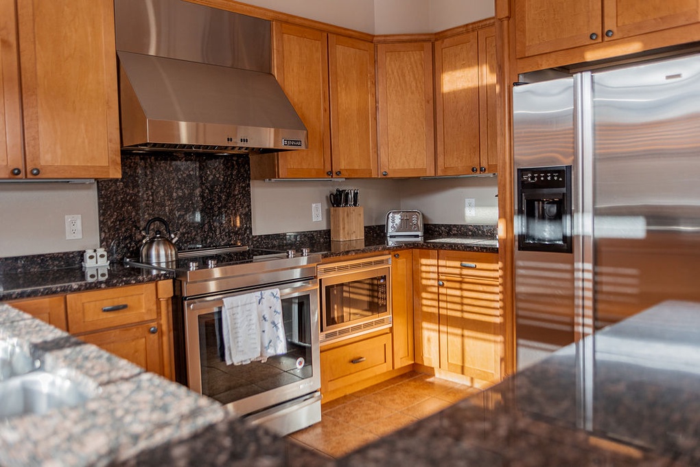 Beautiful Kitchen Perfect for Family MEals