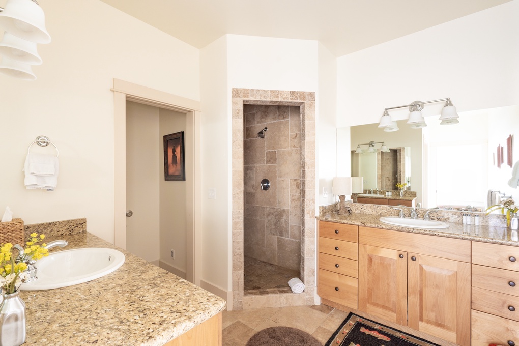 Primary En Suite Bathroom