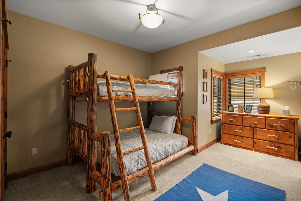 Bunkroom 1, Twin/Full - Second Floor