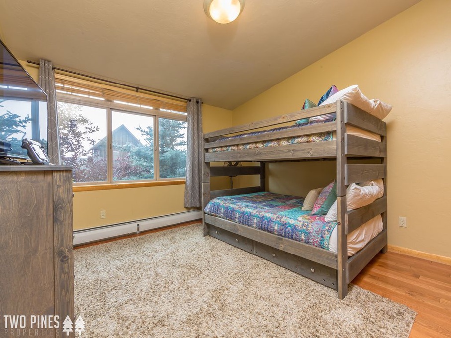 Bunk Room: Full over Full Bunk Beds & 1 Twin Trundle Bed
