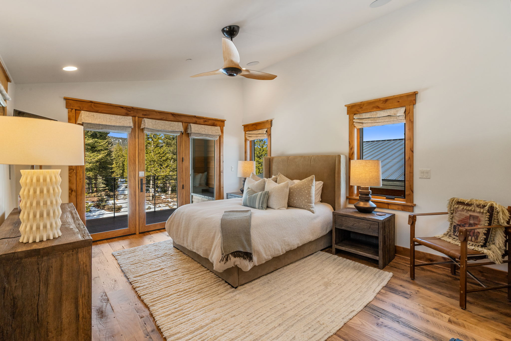 Guest Room 2 (second floor)