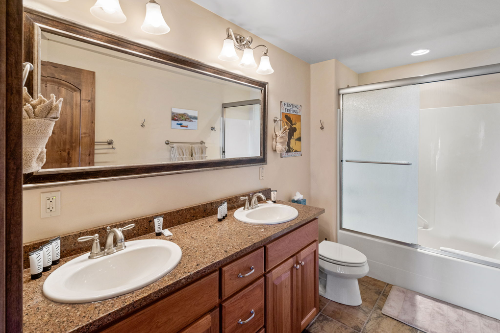 Nautical Room En-Suite Full Bath