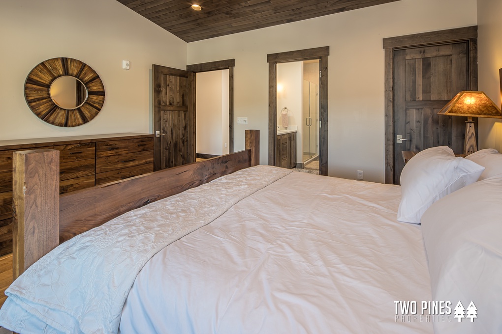 King Bedroom 2 with En Suite