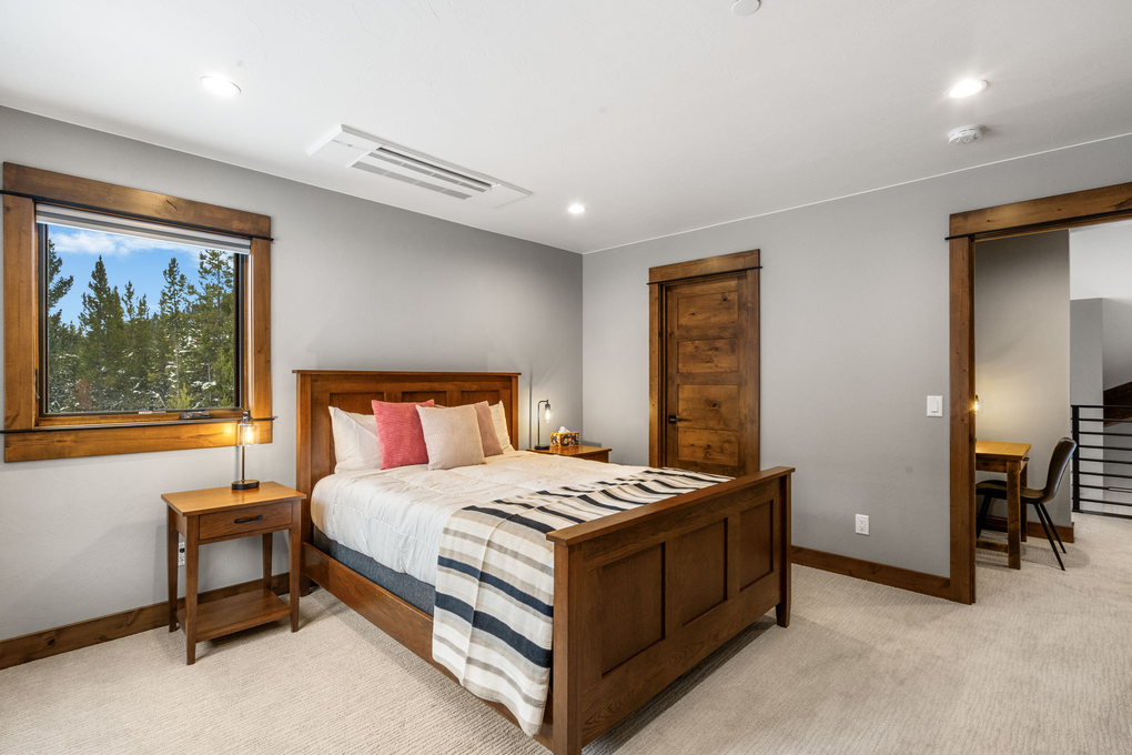 Guest Bedroom 3 with Queen Bed (third floor)