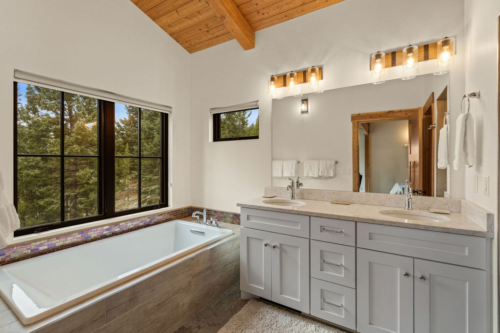 Primary Bedroom En-Suite Full Bath with Soaking Tub, Dual Vanity and Walk-in Shower