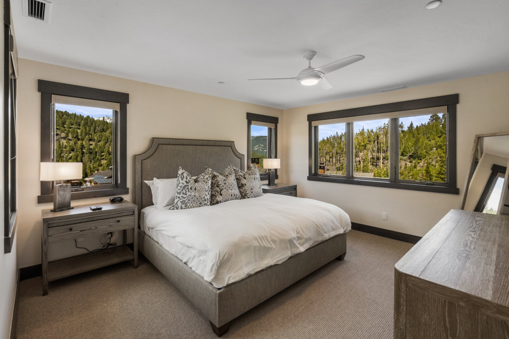 Guest Bedroom 1 w. En-Suite (second floor)