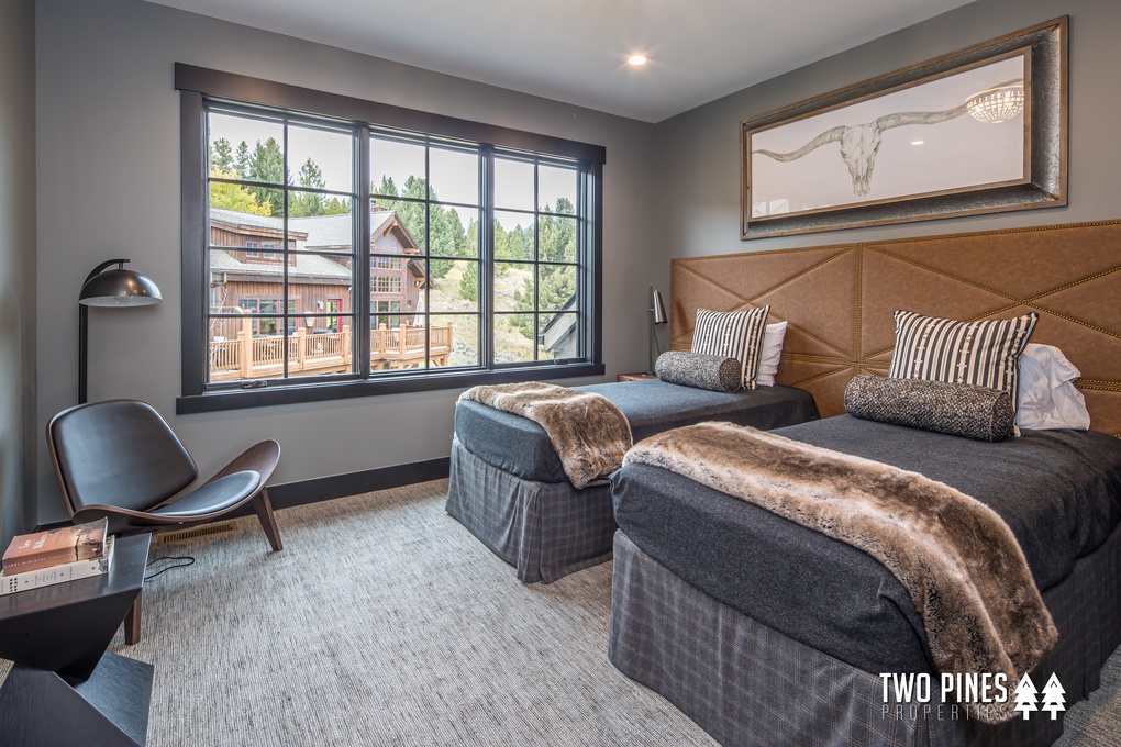 King Bedroom (king can be converted to two twins)
