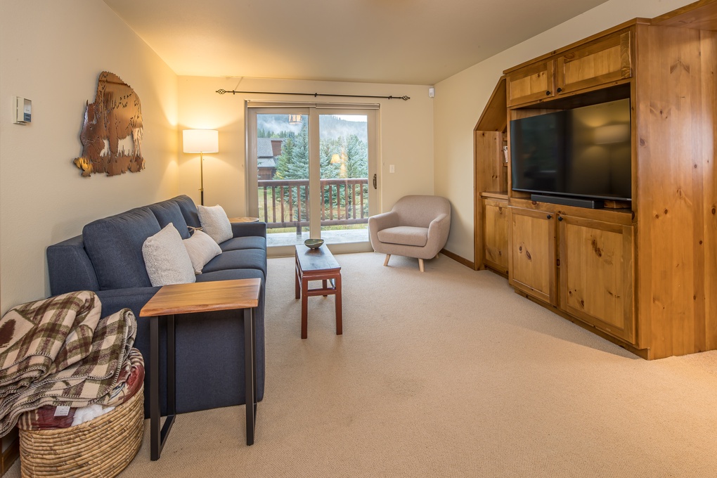 Second Floor Common Area with Pull Out Sofa and TV