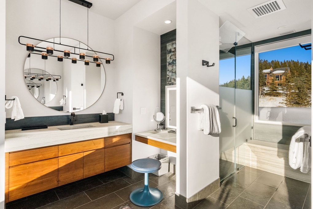 Primary Bedroom En-Suite, Dual Vanities and Stations