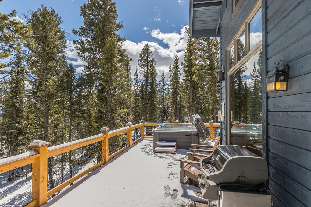 Deck with Private Grill & Hot Tub