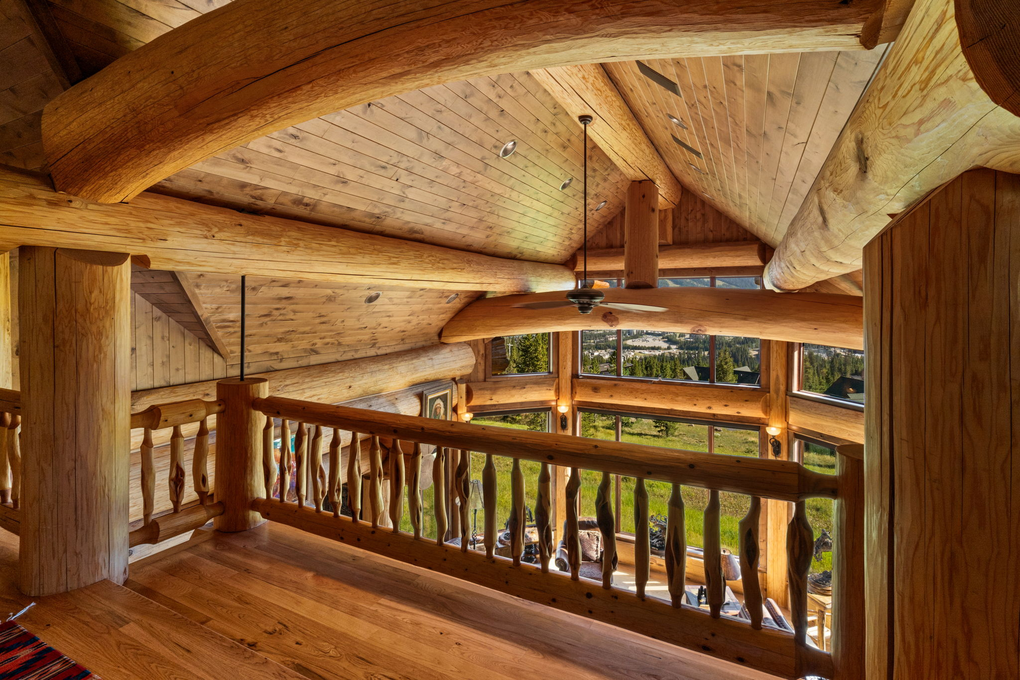 Upstairs Loft Over Living Room