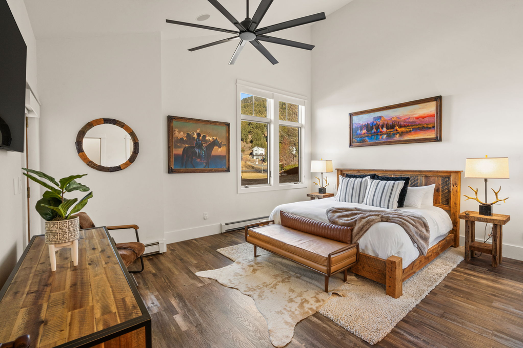 Primary Bedroom w. En-Suite Full Bath and Deck Access