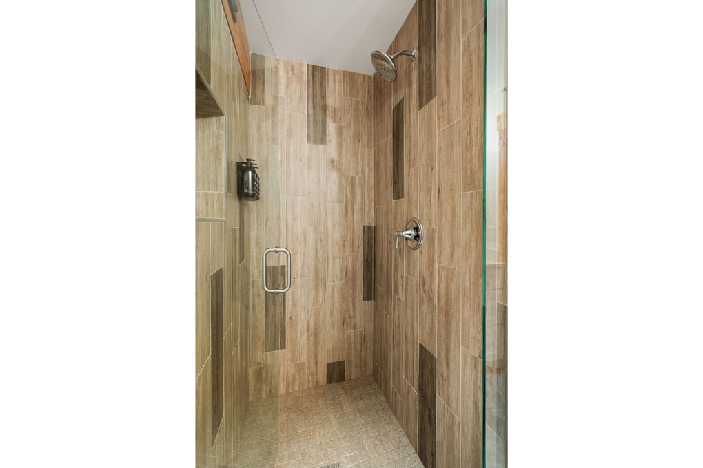 Upstairs Loft Right Guest Bedroom 4 - En-Suite Full Bath w. Walk-In Shower