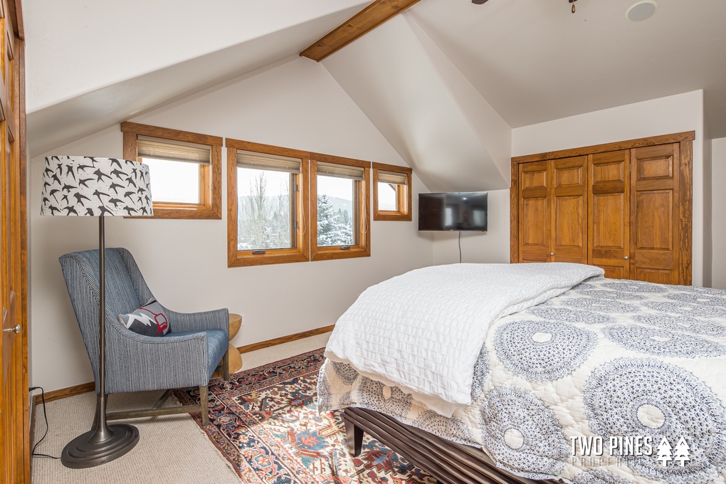 Primary Bedroom with King Bed and Flatscreen TV