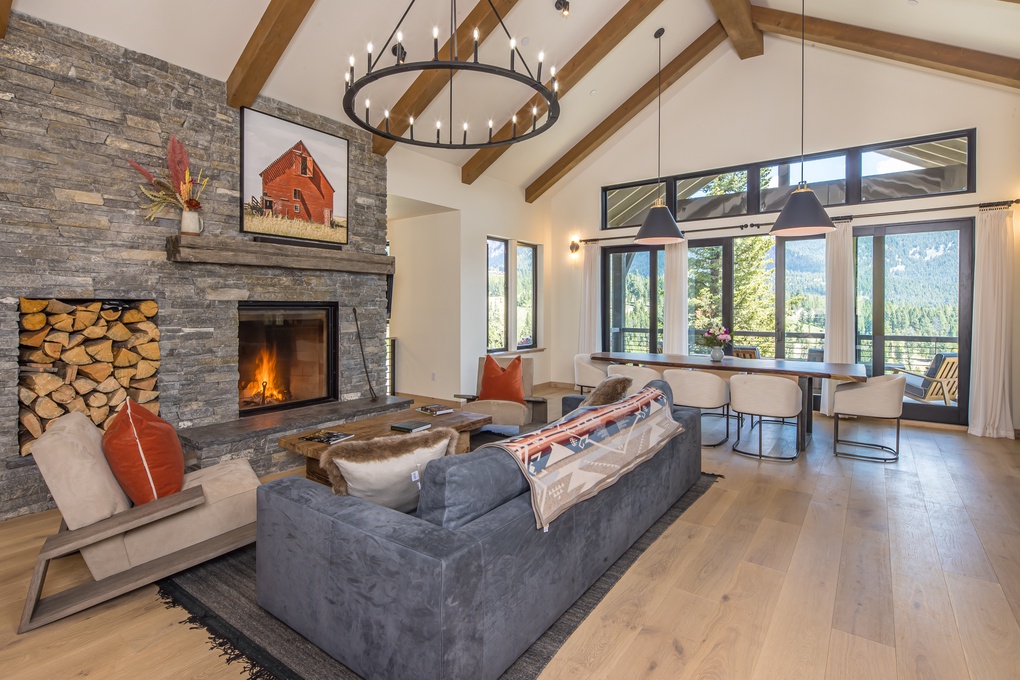 Stunning Living Room with Gas Fireplace