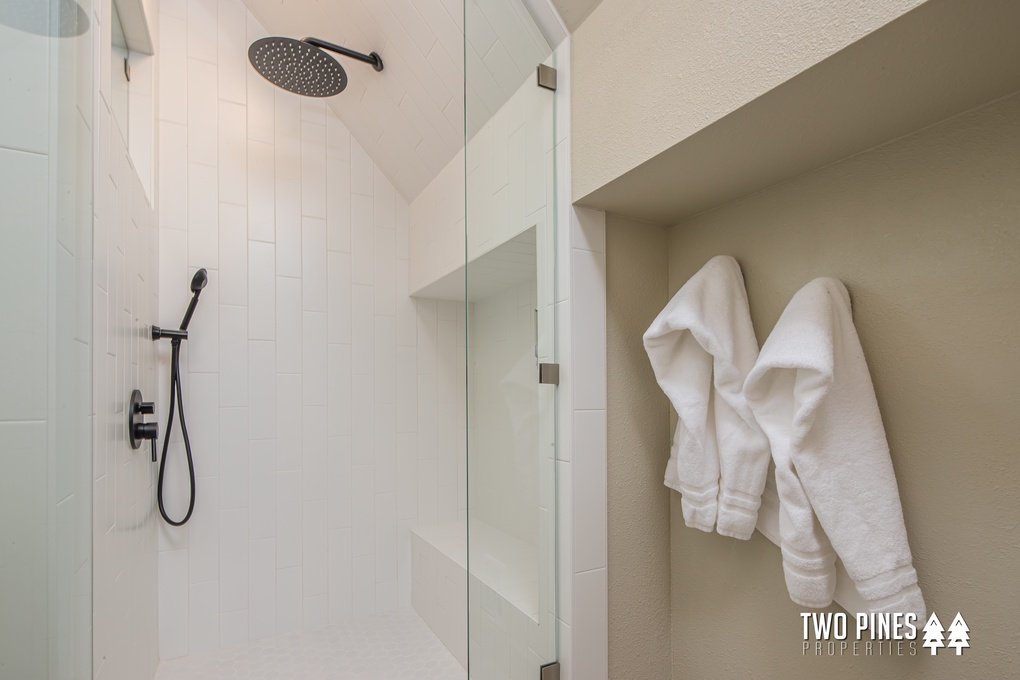 Primary En-Suite Bathroom