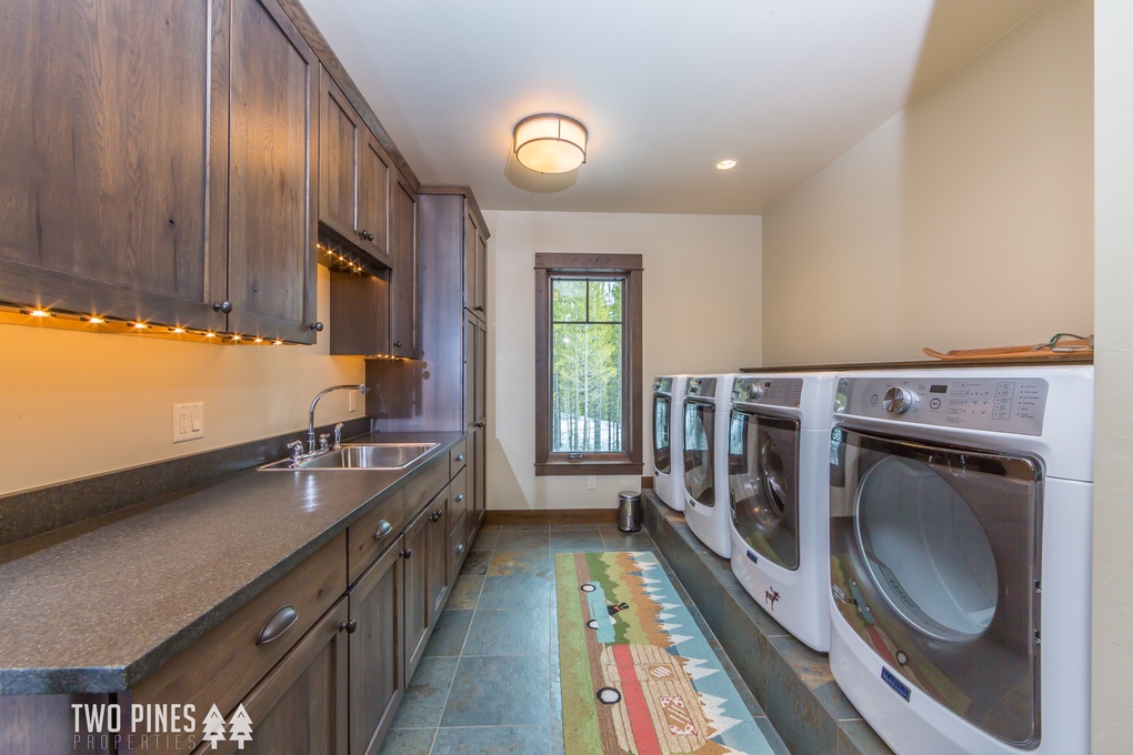 Laundry Room- 2 Sets of W/D