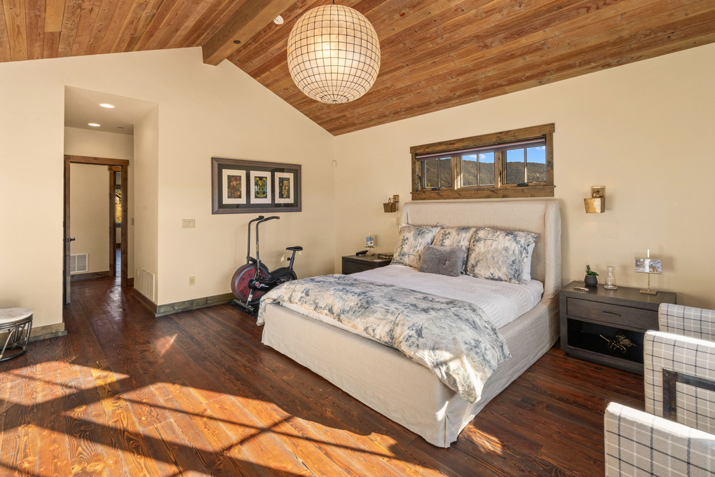 Primary Bedroom w. En-Suite