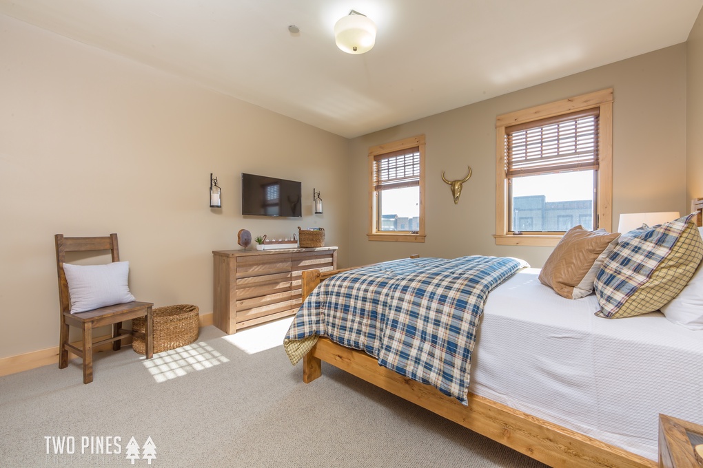 Guest Bedroom with Queen Bed