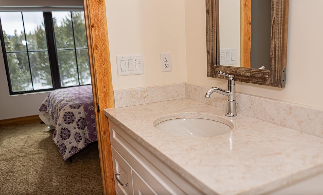 Guest en Suite with Walk-in Shower