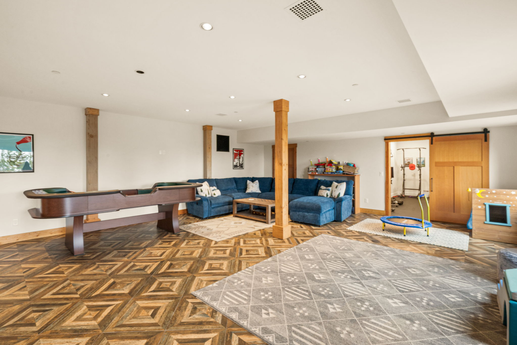 Downstairs Recreation Lounge w. Gym, Craps Table, Dart Board and Hot Tub Access