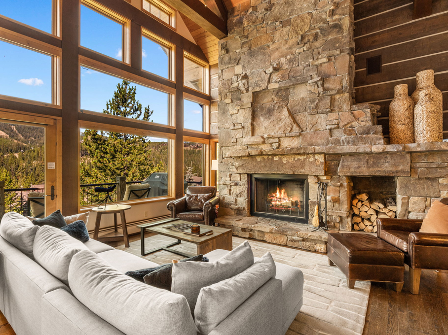 Living Room w. Private Deck and Fireplace