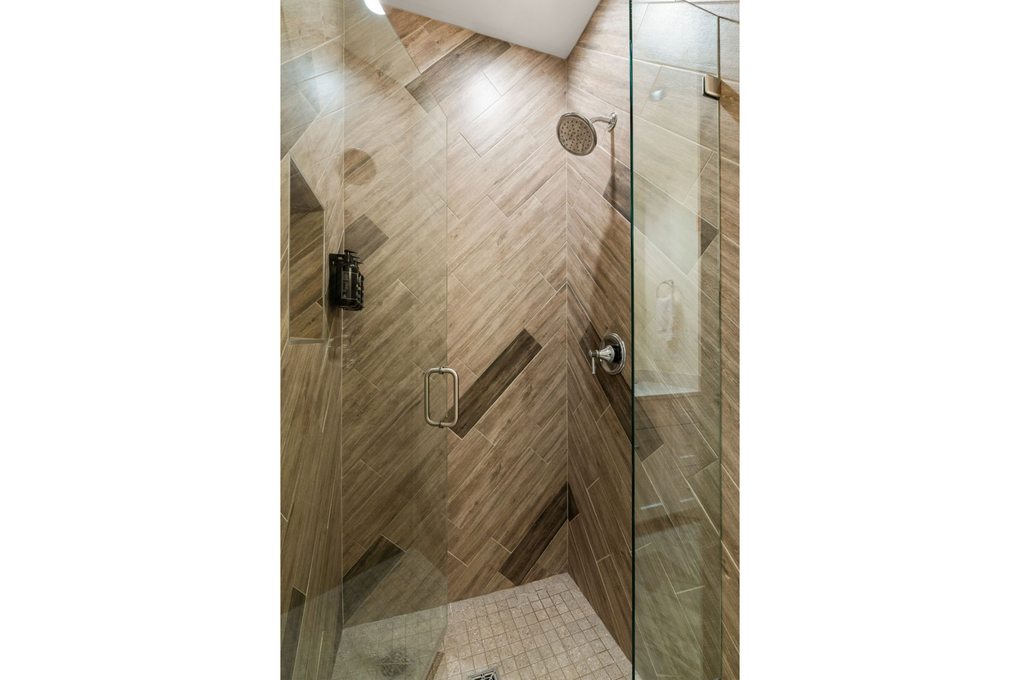 Guest Bedroom 2 - En-Suite Full Bath with Walk-In Shower (main floor)