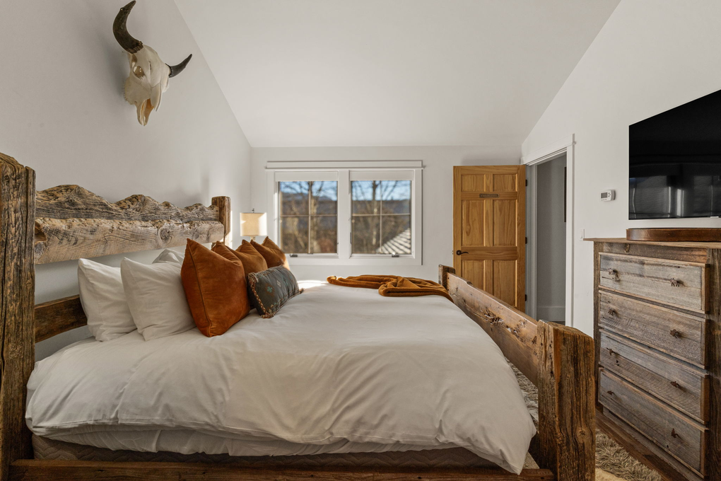 Upstairs Left Guest Bedroom 2 (King Bed)