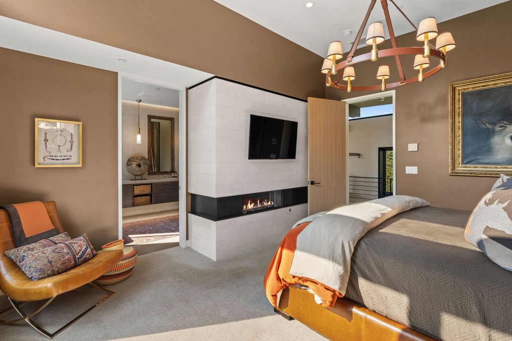 Primary Bedroom w En-Suite