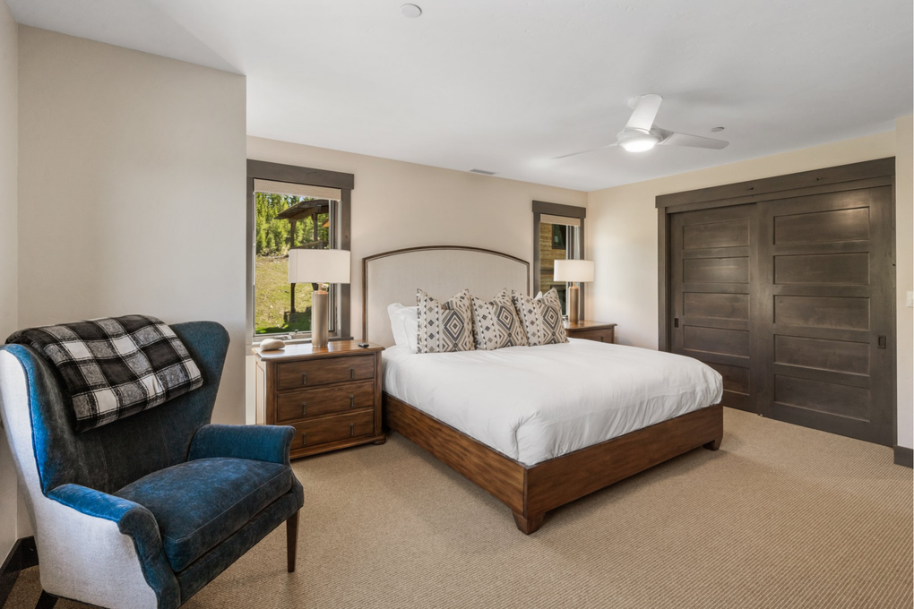 Guest Bedroom 2 (second floor)