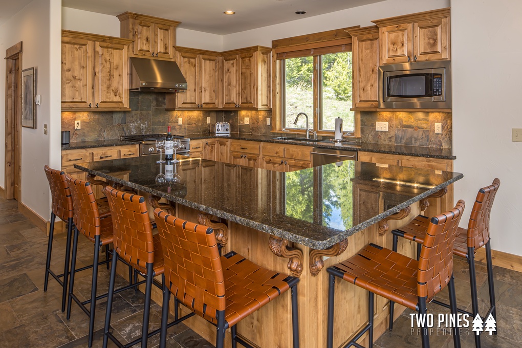 L-shaped Kitchen Island with Bar Seating for 5