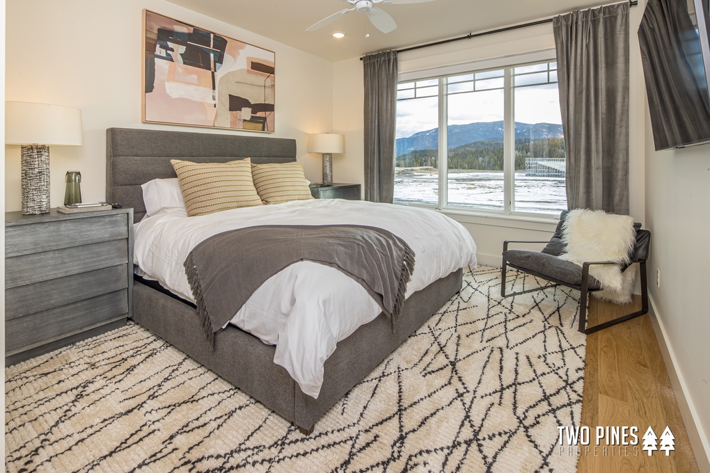 Primary Bedroom with Mountain Views, Smart TV and King Bed