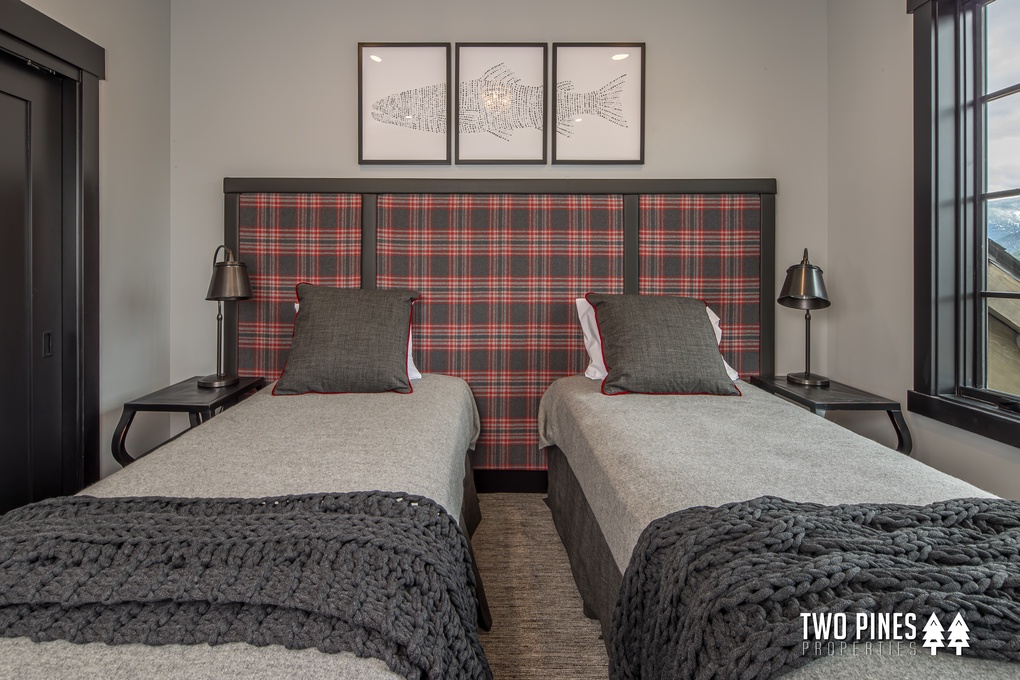 King Bedroom (king can be converted to two twins)