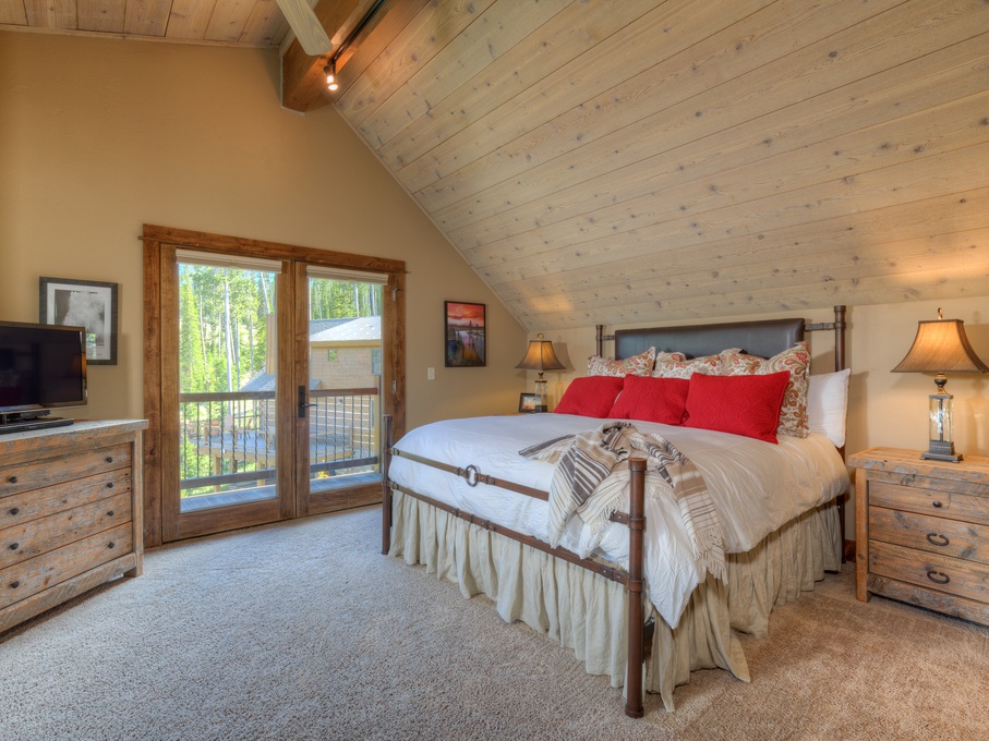 Upstairs 1st King Primary Bedroom