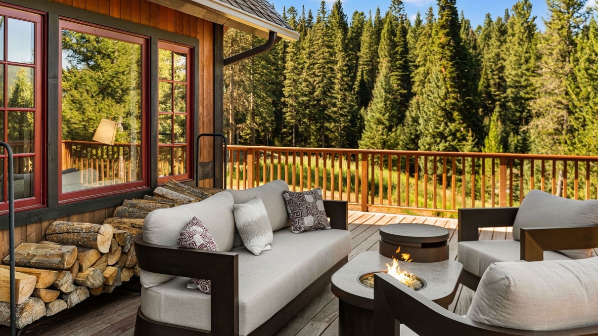 Cozy Private Deck