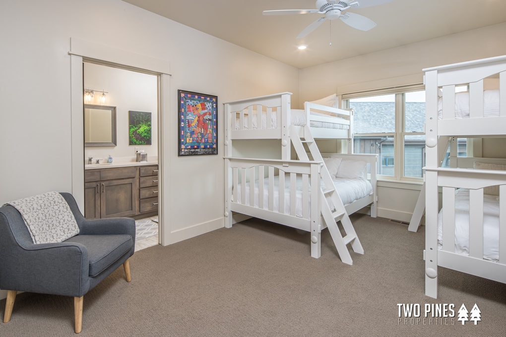 2nd Guest Bedroom with Two Twin Beds