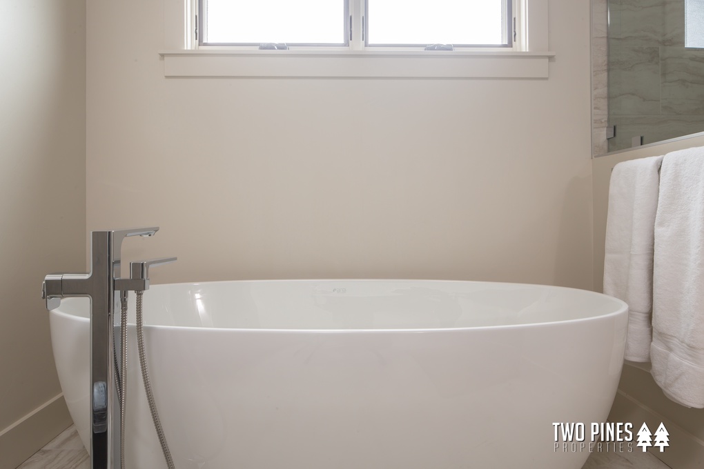 Primary En Suite Soaking Tub