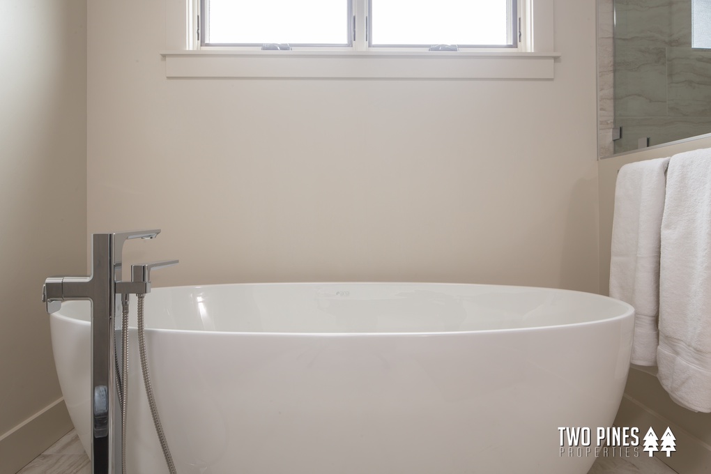 Master en Suite Soaking Tub