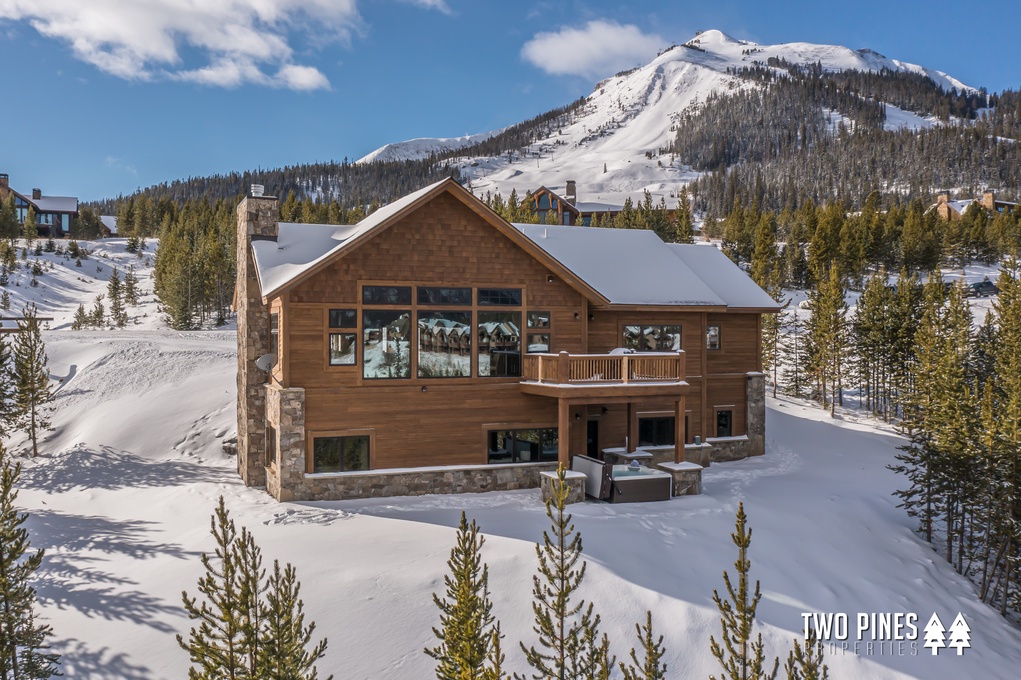 Ski-in/Ski-out Paradise in Moonlight