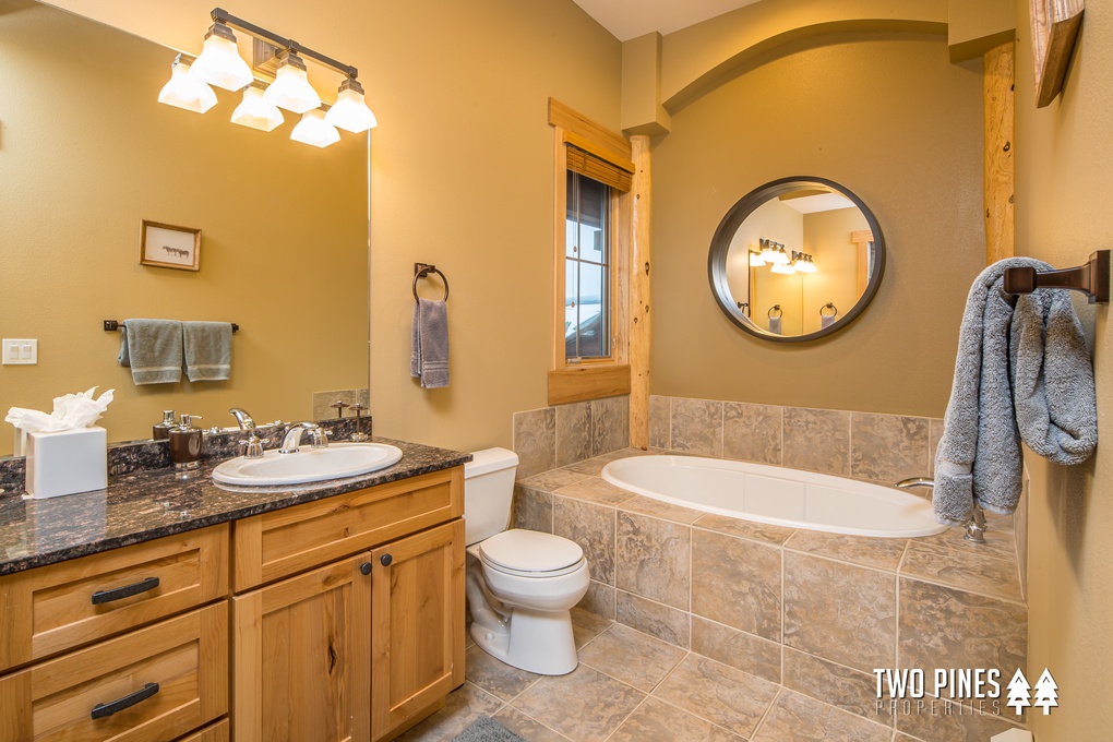 Primary Bedroom En Suite- Double Vanity, Soaking Tub, Walk-In Shower