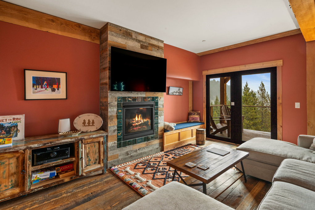 Cozy Den off Main Living Area