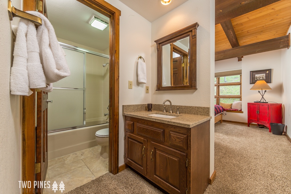 Guest Bedroom En Suite