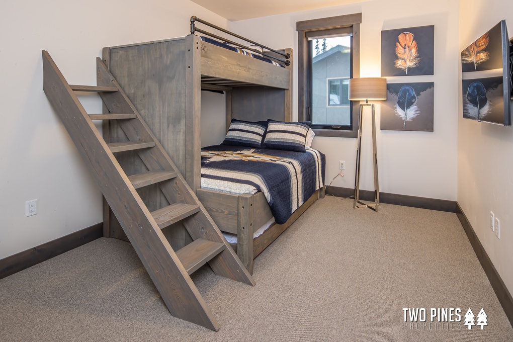 Bunk Room with 1 Twin Over Queen Bunk Bed and Twin Trundle