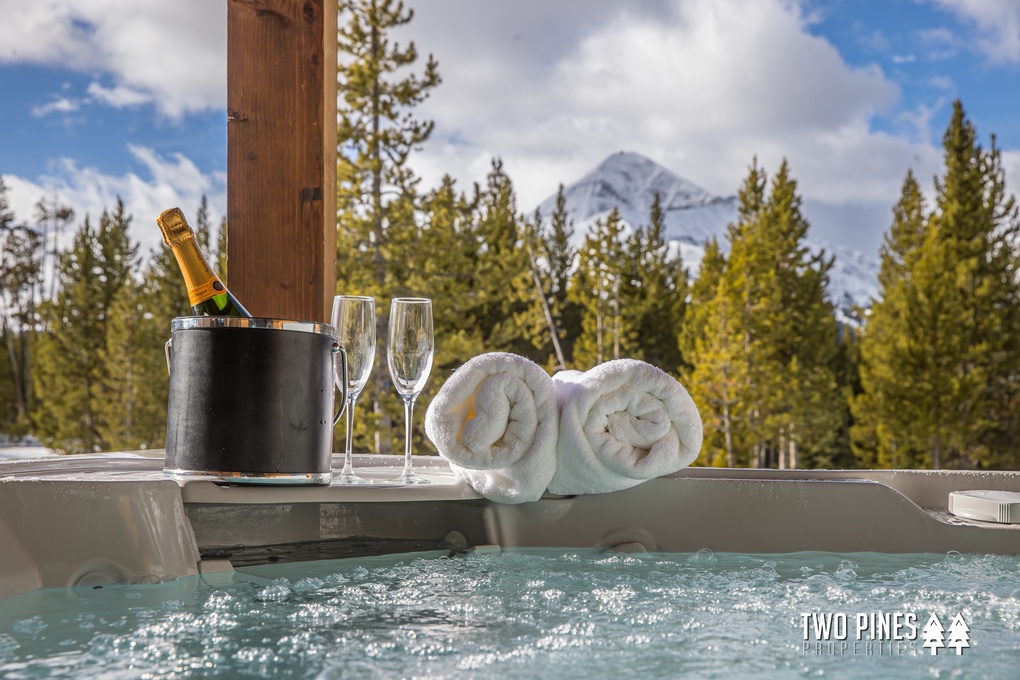 Enjoy Incredible Views from Privte Hot Tub